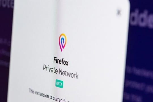 Alle modernen Browser wie der Firefox mit seinem Private Network bieten inzwischen Möglichkeiten, im Netz anonymer zu bleiben.