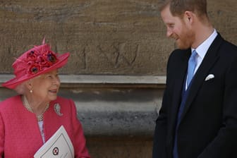 Königin Elizabeth II. und Prinz Harry: Die Queen sichert ihrem Enkel Unterstützung zu.