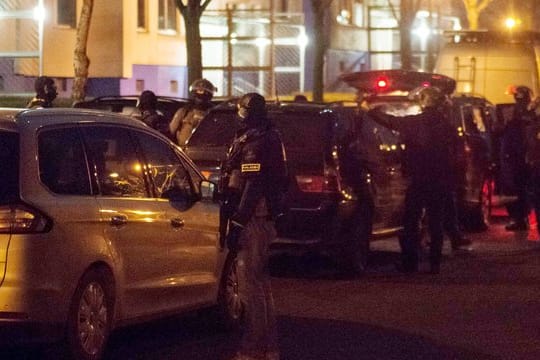 Zugrif in Marzahn-Hellersdorf: Wegen des Verdachts der Vorbereitung einer schweren staatsgefährdenden Gewalttat gibt es derzeit Razzien in mehreren Bundesländern.