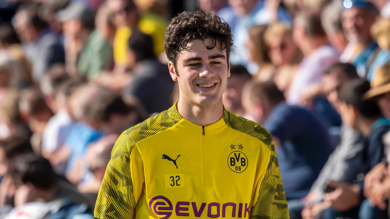 Giovanni Reyna lacht: Nach Medienberichten soll der 17-Jährige in den zukünftig mit den BVB-Profis spielen.