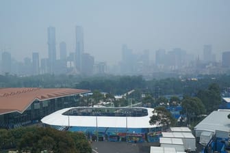 Die Buschbrände machen auch den Tennisspielern in Melbourne zu schaffen.