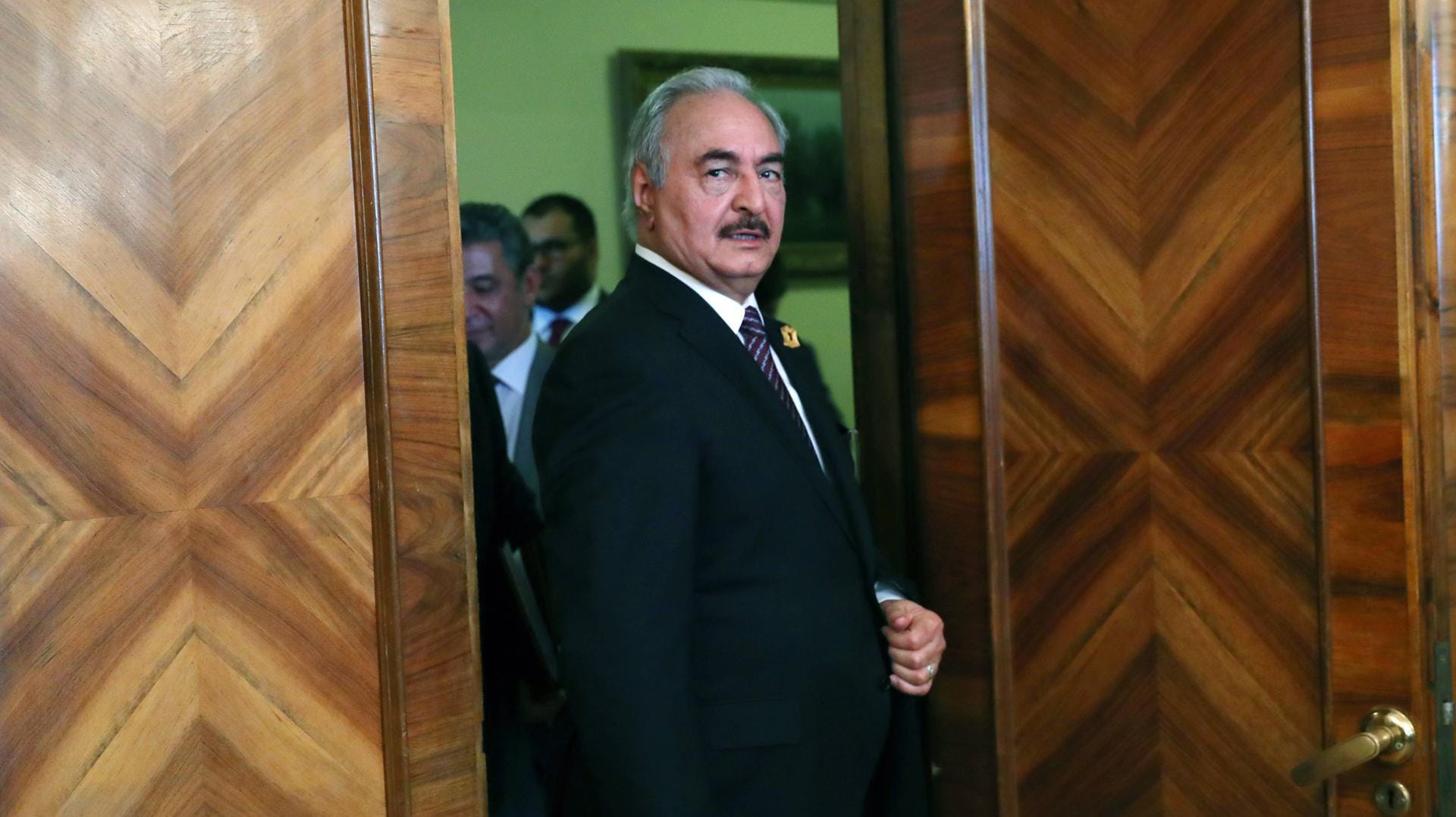 Der libysche Armeechef Haftar: Nach seiner Abreise aus Russland sieht es schlecht aus für das Waffenruhe-Abkommen. Der libysche Armeechef Haftar: Nach seiner Abreise aus Russland sieht es schlecht aus für das Waffenruhe-Abkommen.