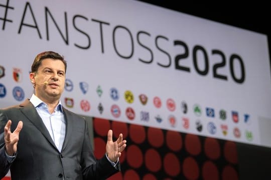 DFL-Geschäftsführer Christian Seifert beim Neujahrsempfang in Offenbach.