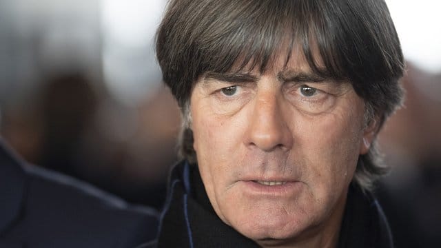 Joachim Löw, Bundestrainer der deutschen Fußball-Nationalmannschaft: Eintracht Frankfurt werde nicht absteigen, ist sich der Coach sicher.