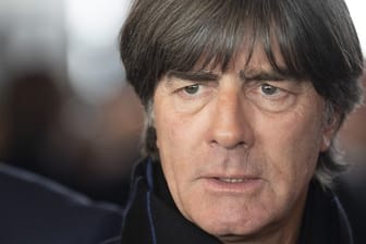 Joachim Löw, Bundestrainer der deutschen Fußball-Nationalmannschaft: Eintracht Frankfurt werde nicht absteigen, ist sich der Coach sicher.