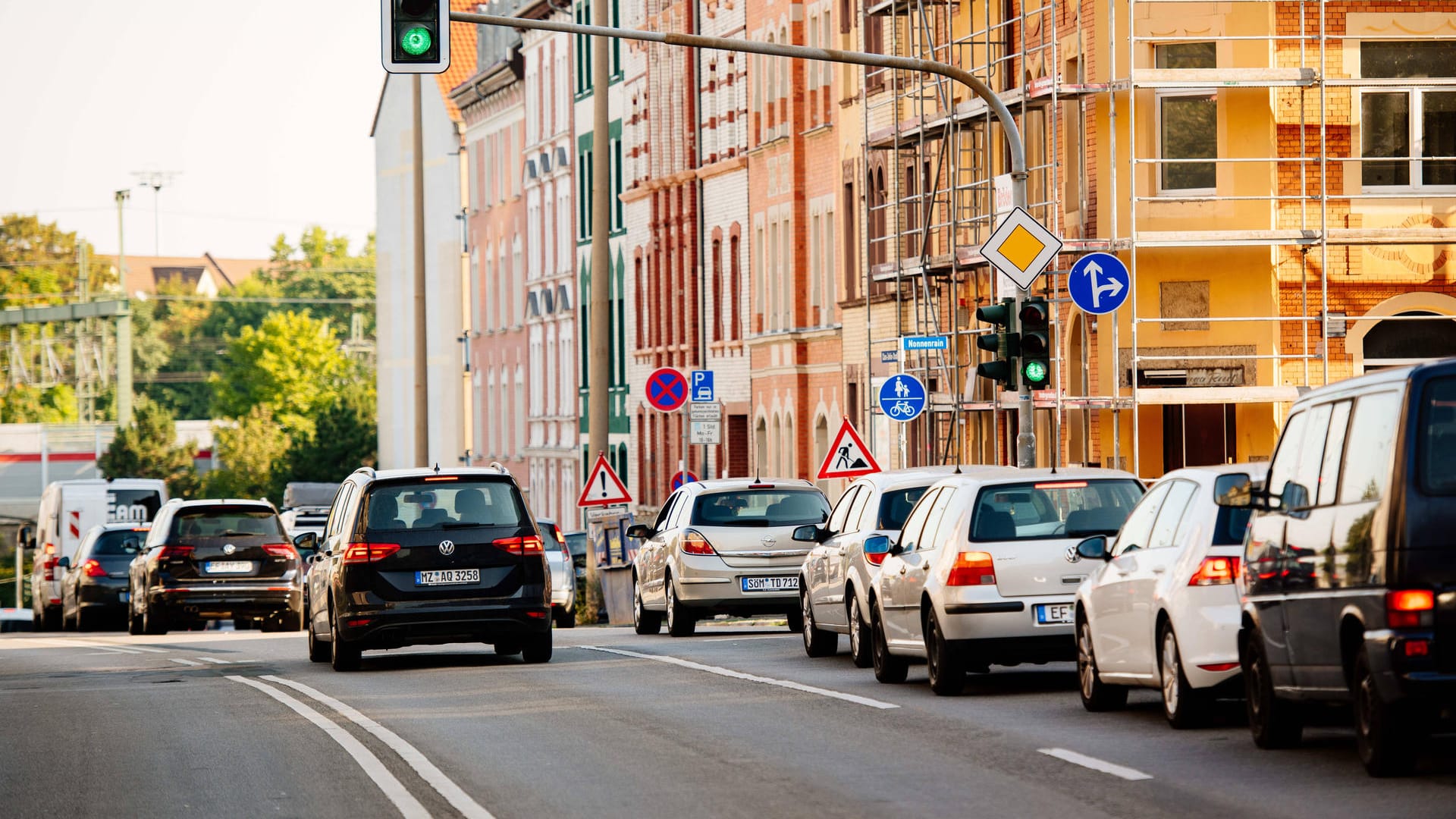 Stau am Schmidtstedter Knoten: In Erfurt sollte die Verkehrswende vorangetrieben werden, fordert Stadtrat Urs Warweg.