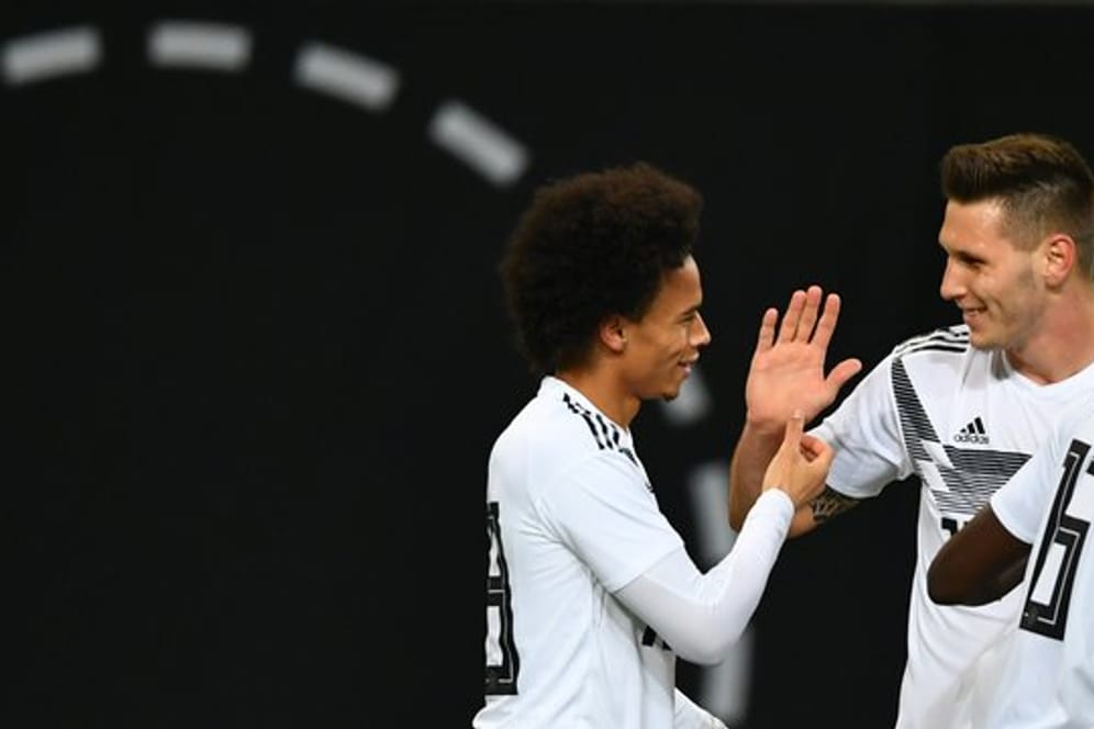 Leroy Sané (l) und Niklas Süle wollen beide zur Fußball-EM.