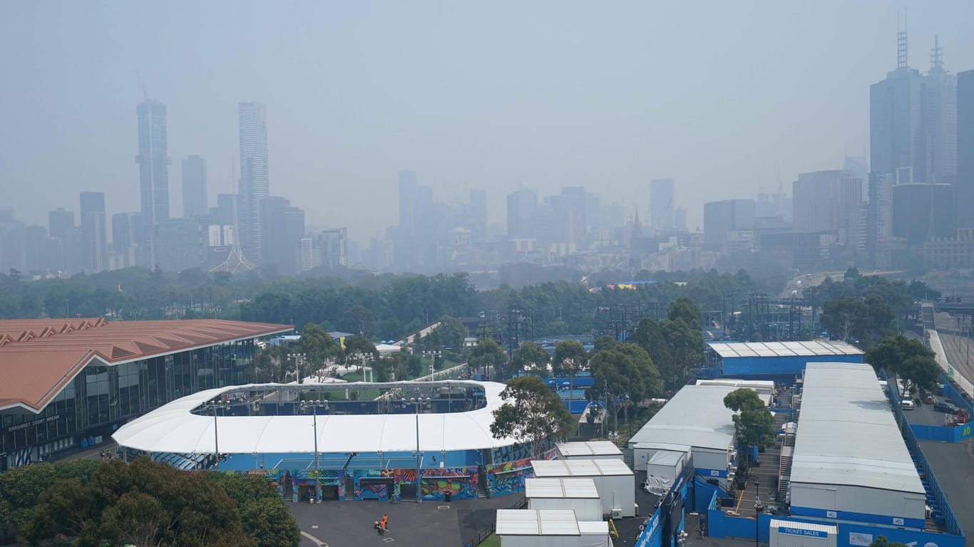 Gesundheitsgefährdend: Die Stadt Melbourne liegt aufgrund der Brände unter einem grauen Schleier.