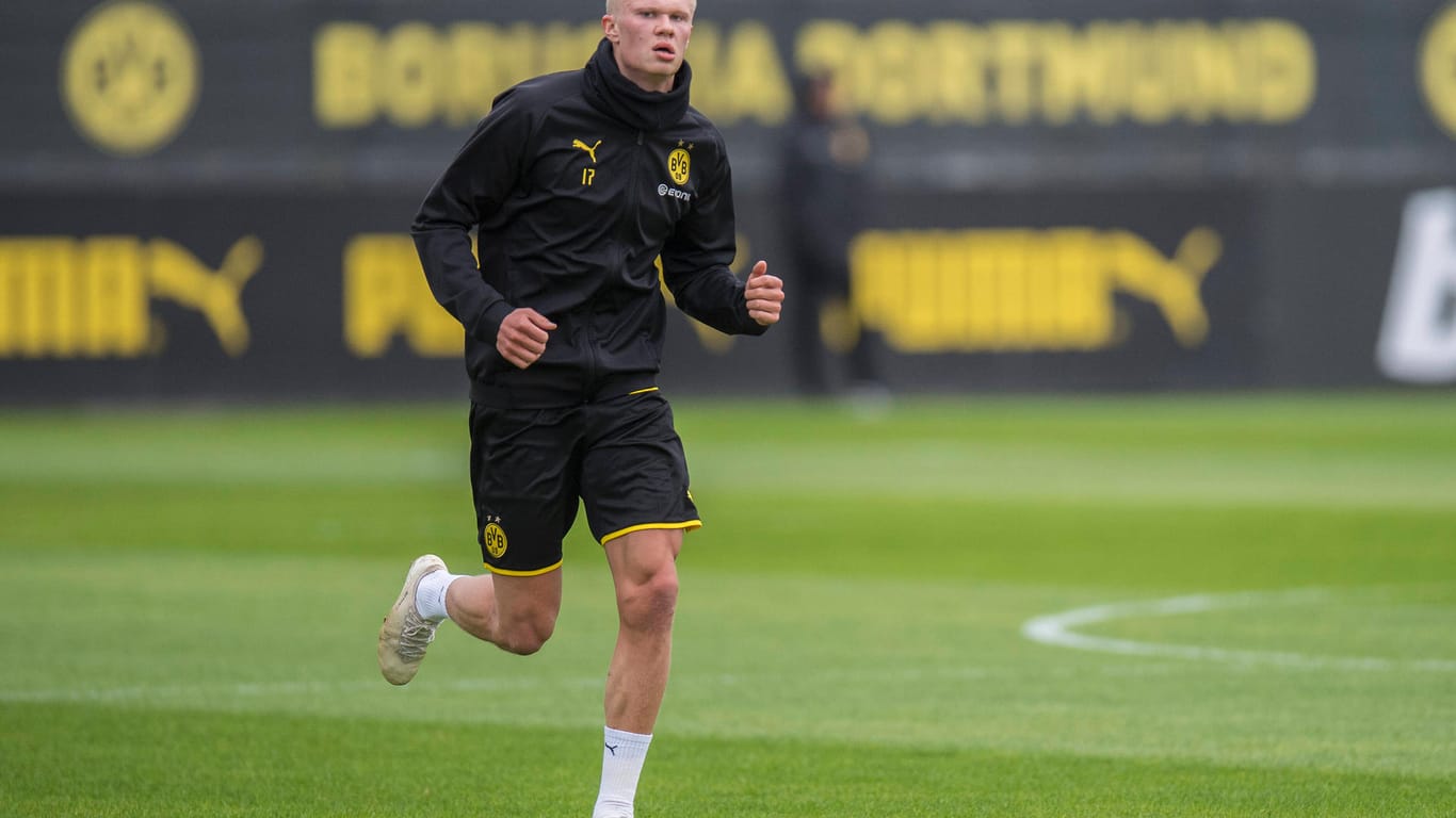 Erling Haaland von Borussia Dortmund: Der Neuzugang könnte beim Augsburg-Spiel dabei sein.