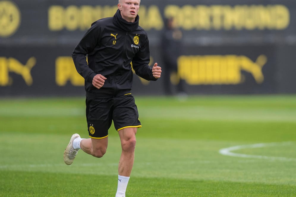 Erling Haaland von Borussia Dortmund: Der Neuzugang könnte beim Augsburg-Spiel dabei sein.