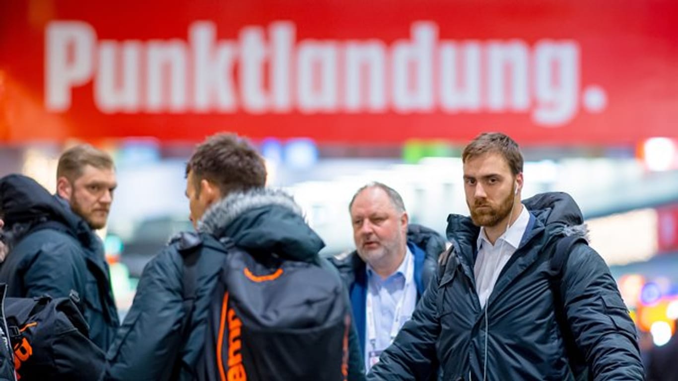 Die deutsche Handball-Nationalmannschaft iat aus Norwegen kommend auf dem Flughafen Schwechat gelandet.