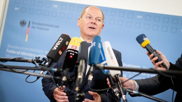 Finanzminister Olaf Scholz (SPD) hat 2019 einen neuen Haushaltsüberschuss-Rekord verzeichnet. Finanzminister Olaf Scholz (SPD) hat 2019 einen neuen Haushaltsüberschuss-Rekord verzeichnet.
