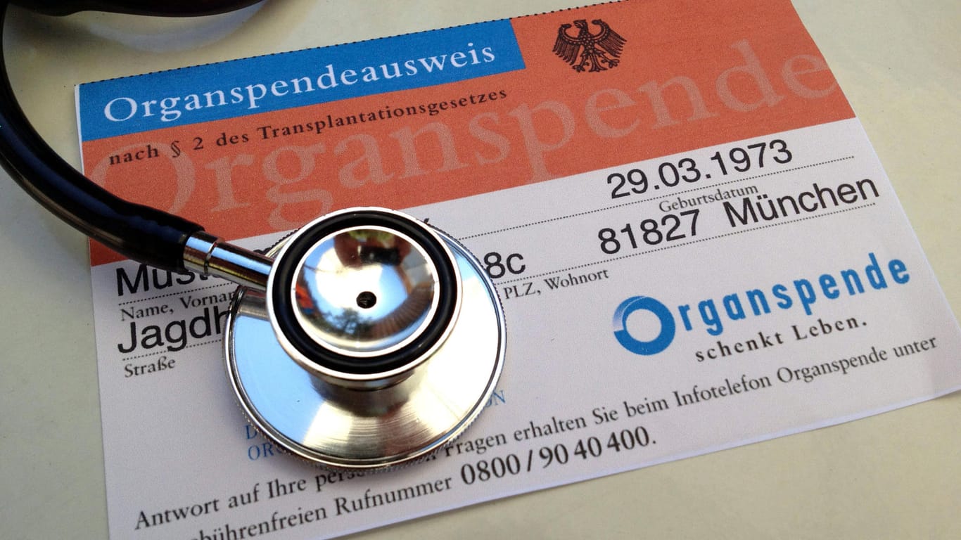 Organspendeausweis: Am Donnerstag stimmt der Deutsche Bundestag über eine neue Regelung zur Organspende ab.