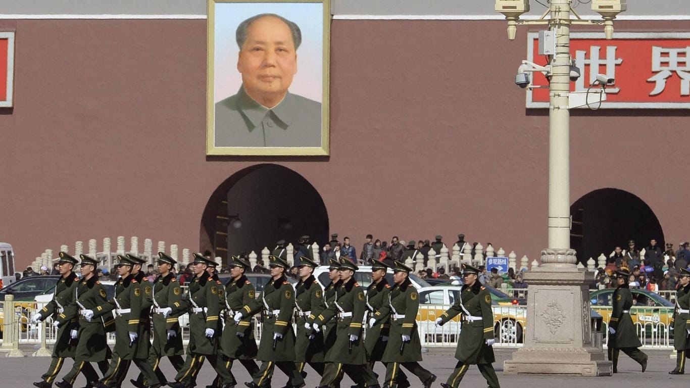 Überwachungskameras am Tiananmen Square in Beijing: Human Rights Watch hat China schwere Menschenrechtsverstöße vorgeworfen.