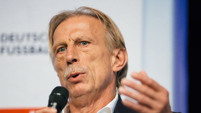 Traut seinem ehemaligen Club 1. Traut seinem ehemaligen Club 1.