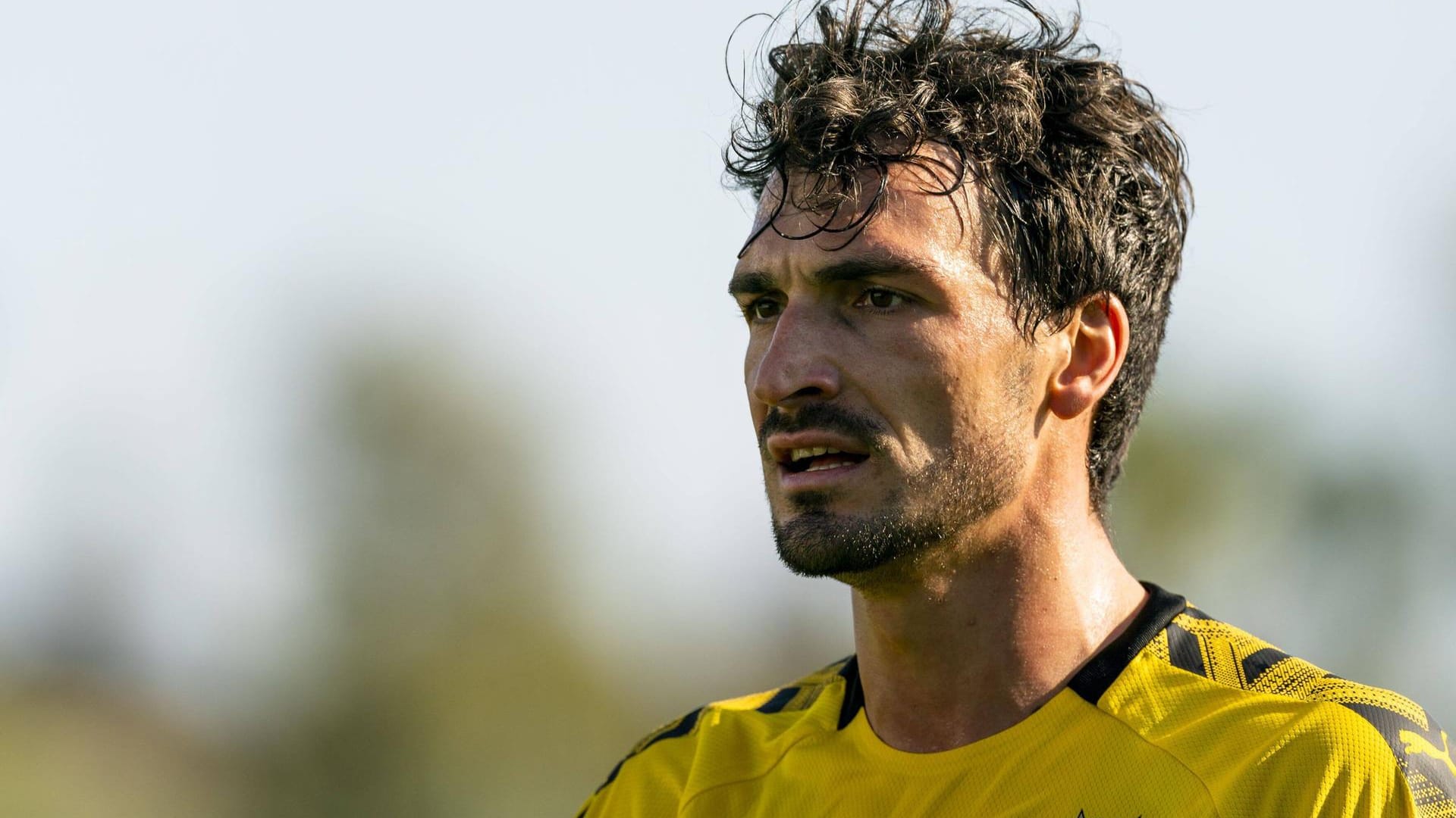 Mats Hummels im Wintertrainingslager in Marbella: BVB-Präsident sieht den Abwehrchef als Mann für die DFB-Auswahl.