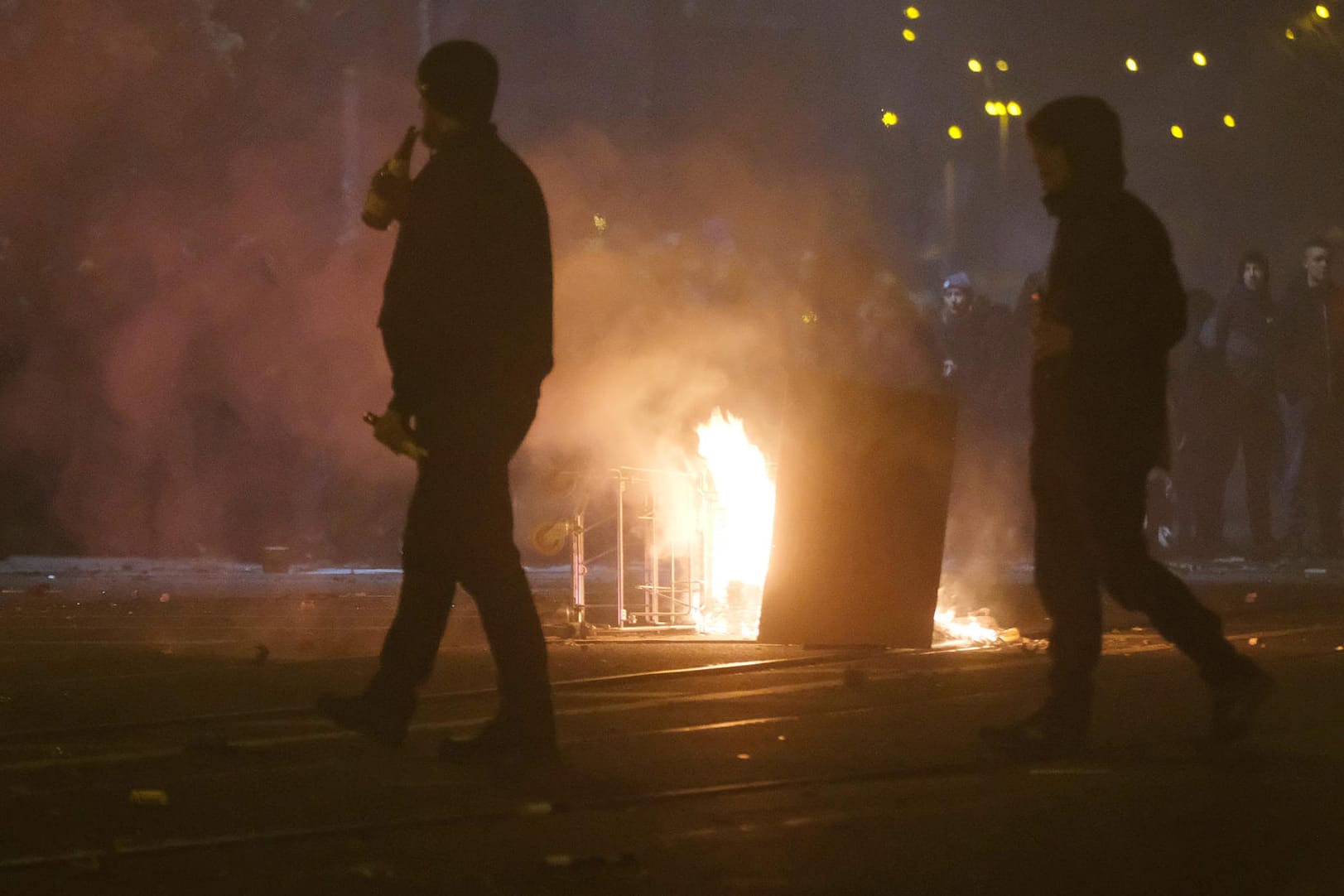 Passanten und Feiernde an Silvester im Leipziger Stadtteil Connewitz: Nach den Vorfällen an Silvester führt die Staatsanwaltschaft 13 Strafverfahren.