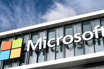Nach einem Hinweis des US-Geheimdiensts NSA hat Microsoft eine brisante Sicherheitslücke in seinem Windows-Betriebssystem geschlossen.