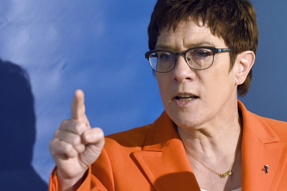 CDU-Chefin und Verteidigungsministerin Annegret Kramp-Karrenbauer über die Forderungen der neuen SPD-Spitze: "Wie ernst sie gemeint sind, muss die SPD beantworten".