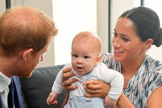 Prinz Harry mit Herzogin Meghan und dem gemeinsamen Sohn Archie 2019 in Kapstadt.