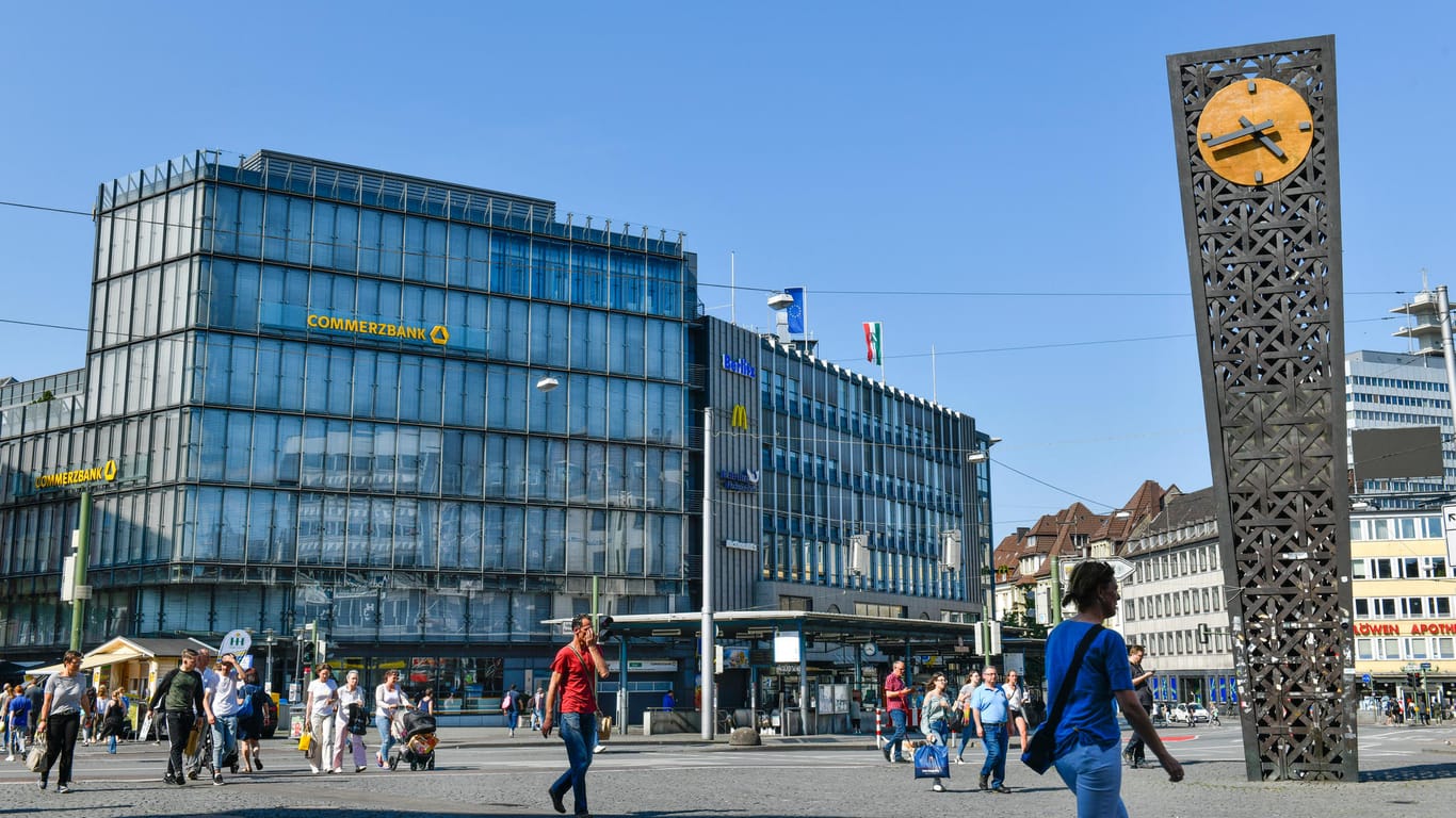 Der Jahnplatz in Bielefeld: Wegen eines Umbaus, der dieses Jahr starten soll, gibt es bereits jetzt Einschränkungen.