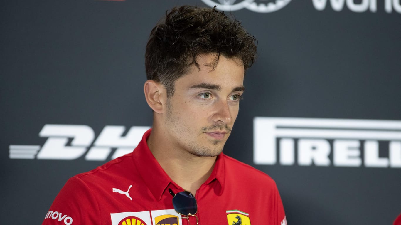 Charles Leclerc: Das Saisonende feierte er mit einem Fallschirmsprung – ohne das Abenteuer mit seinem Arbeitgeber Ferrari abzusprechen.