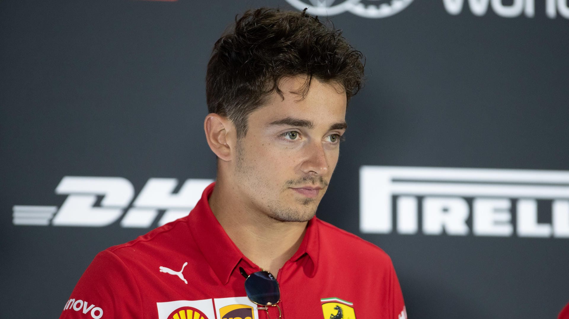 Charles Leclerc: Das Saisonende feierte er mit einem Fallschirmsprung – ohne das Abenteuer mit seinem Arbeitgeber Ferrari abzusprechen.