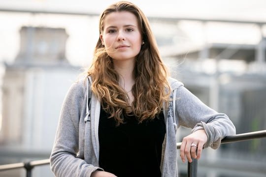 Die Klimaschutzaktivistin Luisa Neubauer von Fridays for Future bei einer Pressekonferenz zur Klage gegen das Klimapaket.