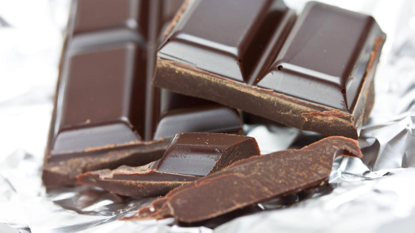 Stücke einer Schokoladentafel: Ein 42-Jähriger hat in Hagen Schokolade und Nussriegel im großen Stil geklaut.