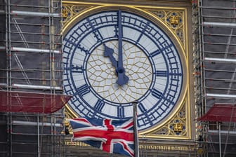 Der Elizabeth Tower, auch Big Ben genannt: Mehr als die berühmte Uhr ist im Moment von dem Wahrzeichen nicht zu sehen, der Turm wird saniert.