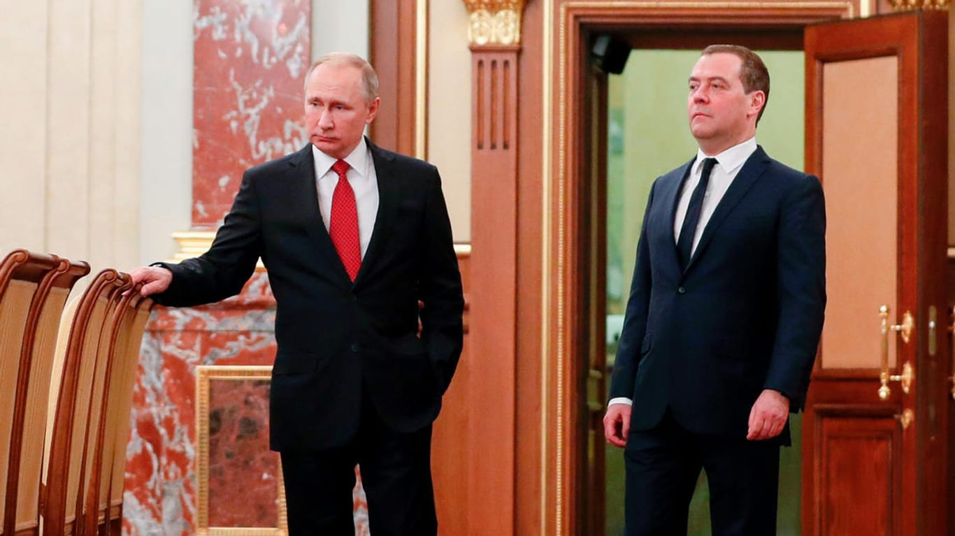 Wladimir Putin und Dmitri Medwedew: Die russische Regierung wird umgebildet.