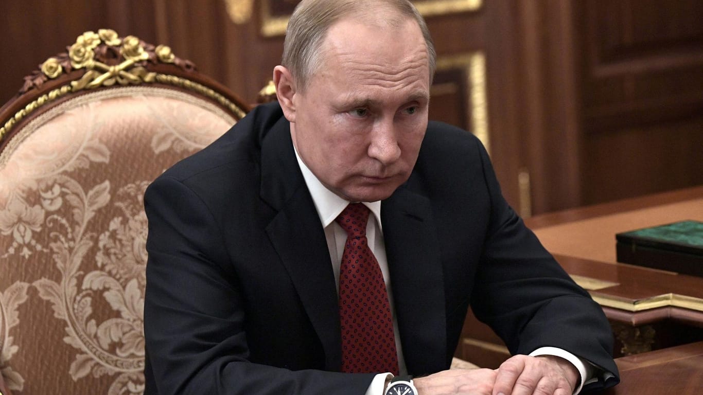 Der russische Präsident Wladimir Putin muss nach dem Rücktritt der aktuellen Regierung zunächst einen neuen Regierungschef ernennen.