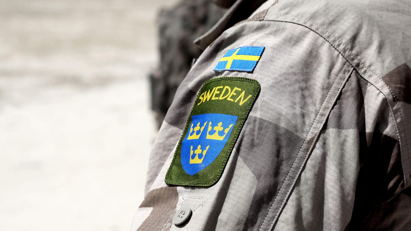 Ein schwedischer Soldat bei einer Nato-Mission in Afghanistan (Archivbild): Das Land soll bald auch Mitglied im Vauf den Füßen seindigungsbündnis sein