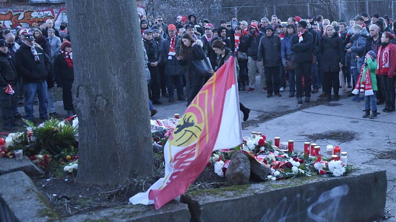 Trauerfeier am Tatort: Der Mord an dem Fan des 1. FC Union hatte eine Welle der Solidarität unter den Berliner Fußballfans ausgelöst (Archivbild).