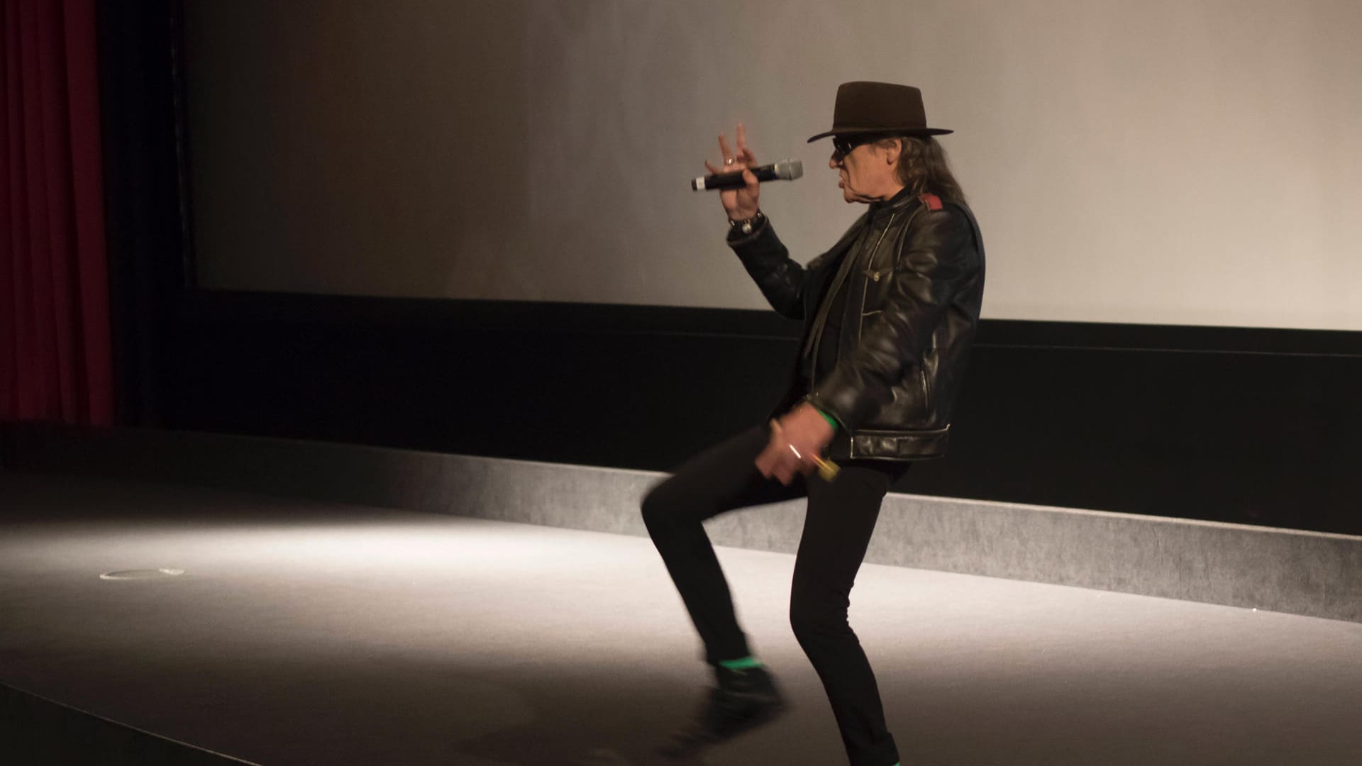 Udo Lindenberg: Hier gibt der 73-Jährige selbst eine Einlage, bei der Premiere des Films "Lindenberg. Mach Dein Ding" im CineStar in Leipzig