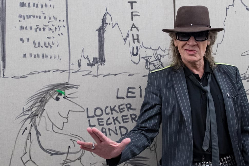 Udo Lindenberg bei einer Ausstellung in Leipzig: Dem Musiker wurde mit "Lindenberg! Mach dein Ding" ein Denkmal gesetzt – das aktuell im Kino zu sehen ist.