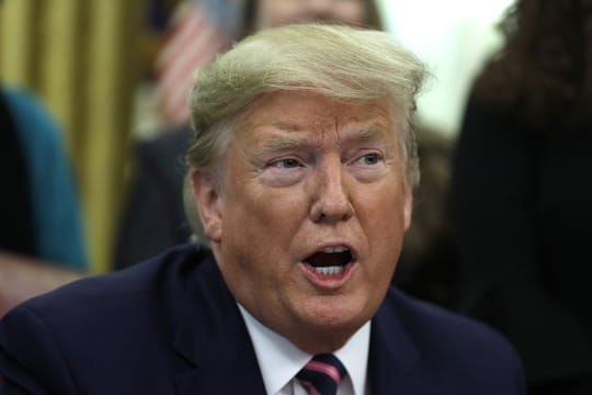 Donald Trump muss sich als dritter Präsident in der Geschichte der Vereinigten Staaten einem Amtsenthebungsverfahren im Senat stellen.