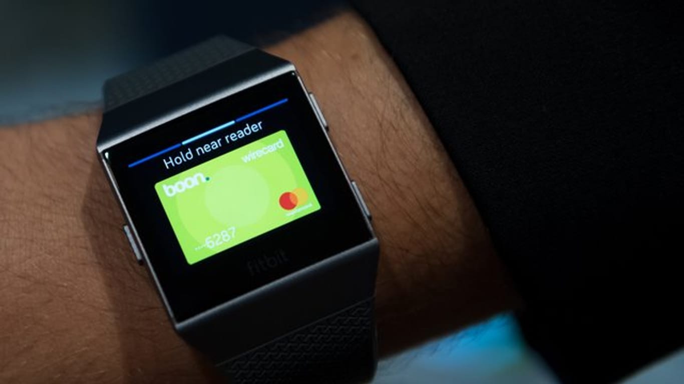 Ein Anbieter für kontaktloses Bezahlen mit der Smartwatch ist Wirecard.