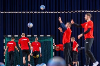 Die deutsche Handball-Nationalmannschaft bei eienr Trainingseinheit.