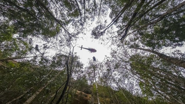 Ein Hubschrauber über dem Wollemi National Park im Bundesstaat New South Wales. Ein Hubschrauber über dem Wollemi National Park im Bundesstaat New South Wales.