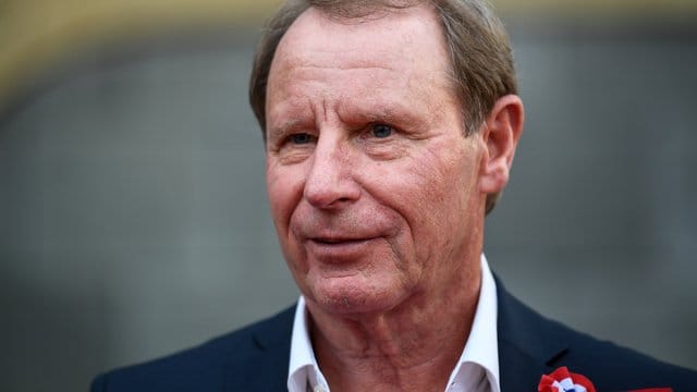 Der frühere Bundestrainer Berti Vogts plädiert für ein Pflichtpraktikum im Ausland für angehende Trainer. Der frühere Bundestrainer Berti Vogts plädiert für ein Pflichtpraktikum im Ausland für angehende Trainer.