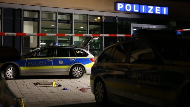 Der Tatort vor einer Polizeistation in Gelsenkirchen Anfang Januar. Der Tatort vor einer Polizeistation in Gelsenkirchen Anfang Januar.