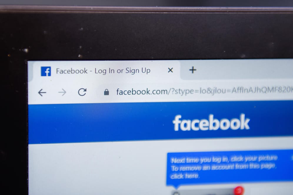 Facebook ist in einem Browser geöffnet: Nutzer bekommen demnächst Login-Benachrichtigungen.