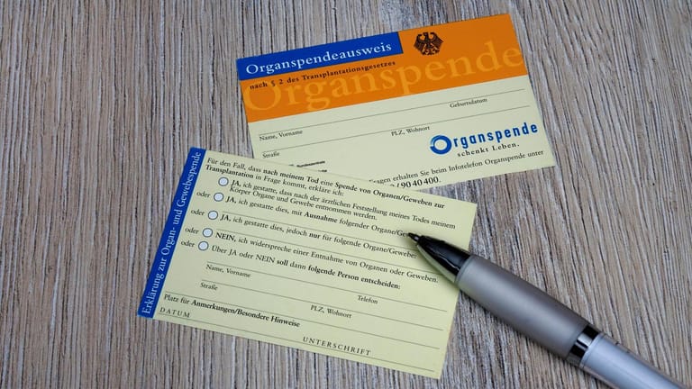 Ein Organspendeausweis: Der Bundestag debattiert über die Zukunft der Organspende. (Symbolbild)