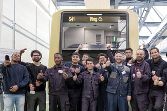 Flüchtlinge bei der Berliner S-Bahn: Die Bahn bekämpft ihre Personalnot. (Archivbild)