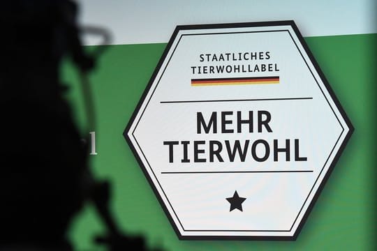 Ab 2021 soll mehr Schweinefleisch das Tierwohllabel tragen.