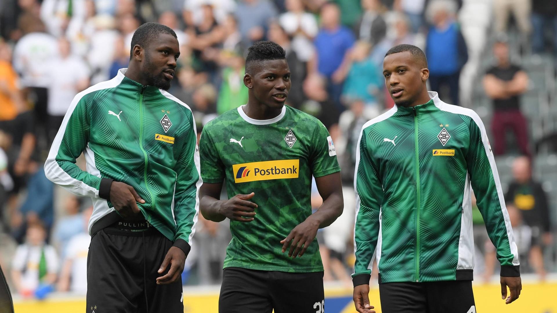 Verstehen sich auch außerhalb des Platzes blendend (v.l.): Marcus Thuram, Breel Embolo, Alassane Plea.