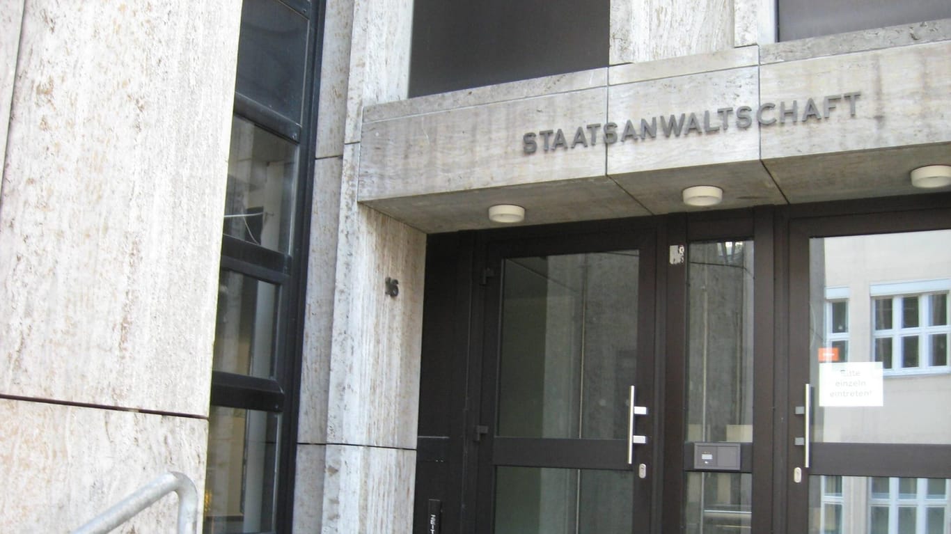 Eingang zur Staatsanwaltschaft in Bielefeld: Die Behörde geht nach dem Tod eines Mannes von einem Gewaltverbrechen aus.
