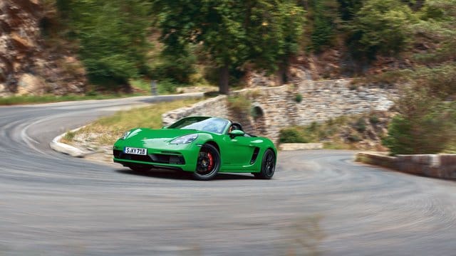 Mit neuem Schwung ins Frühjahr: Porsche erweitert die 718-Baureihe um mehr Modelle mit Sechszylinder. Mit neuem Schwung ins Frühjahr: Porsche erweitert die 718-Baureihe um mehr Modelle mit Sechszylinder.
