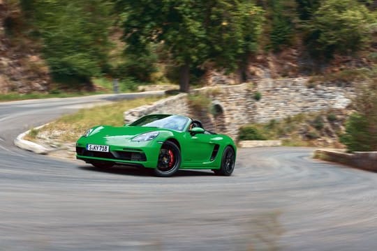 Mit neuem Schwung ins Frühjahr: Porsche erweitert die 718-Baureihe um mehr Modelle mit Sechszylinder.